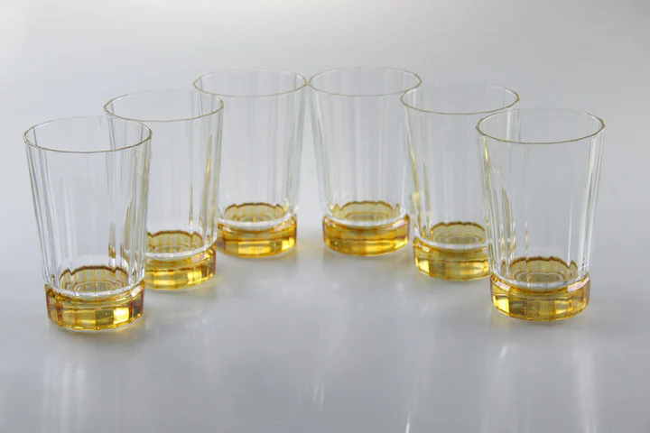 VHB4829 Set of 6 Glasses with Smooth Linear and Amber Shade on the Base