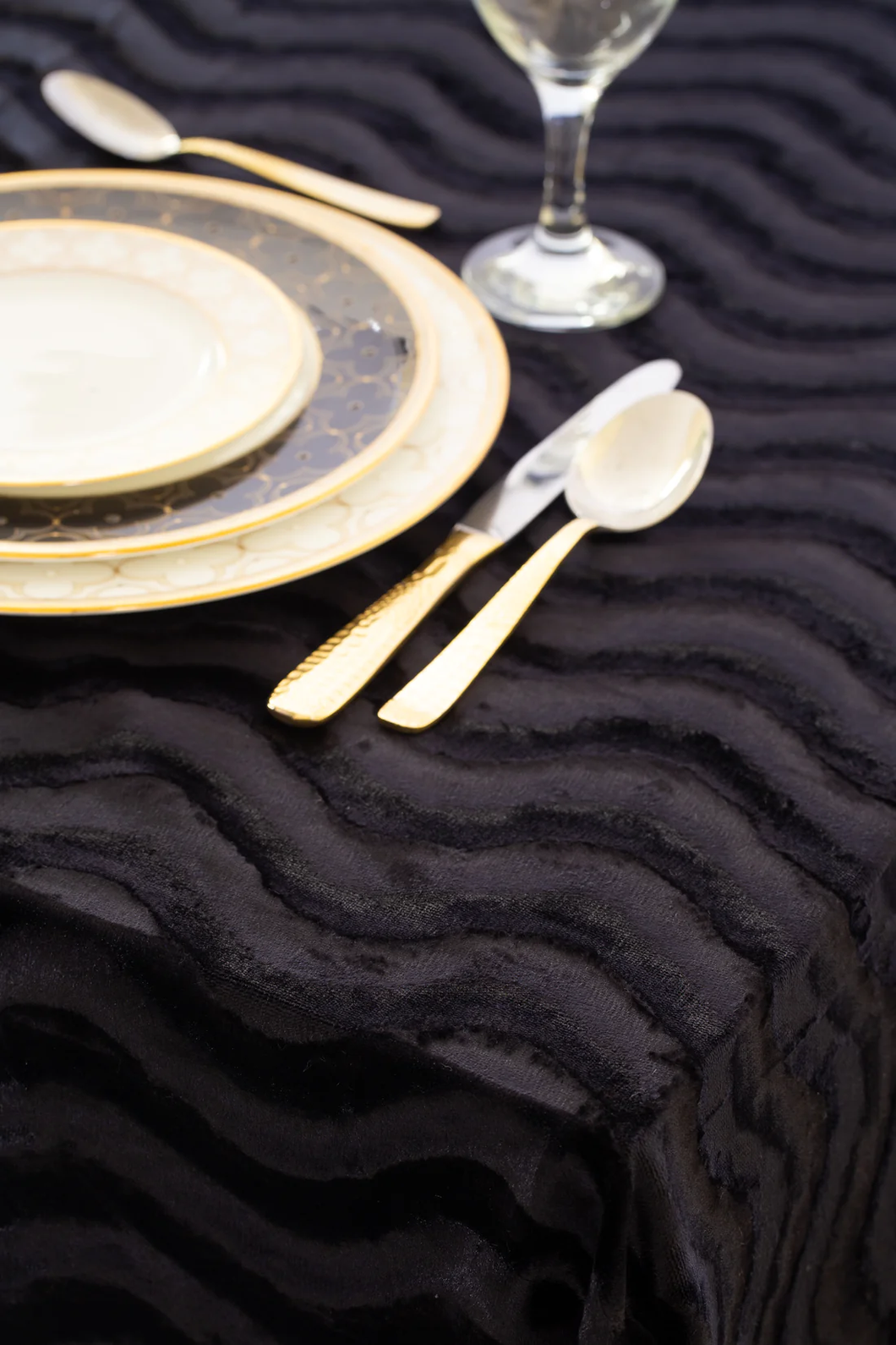 2020 70x144 Velvet Wave Tablecloth