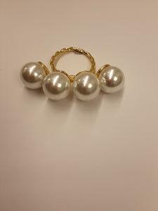 4 Pearls Napkin Ring